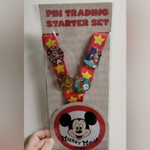 NWT Disney Starter Set of 4 Pins